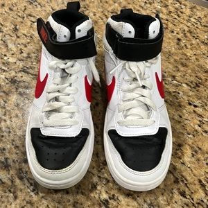Nike Kids' Grade School Court Borough Mid